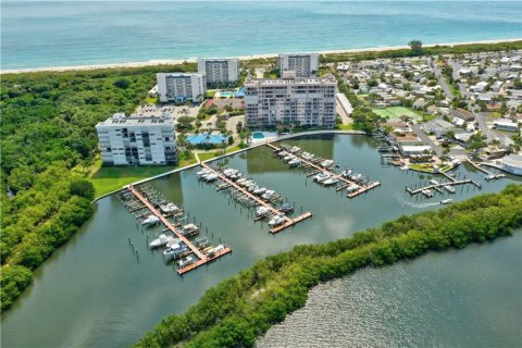 Copropriété à vendre à Hutchinson Island South, Floride: 2 chambres, 100.15 m2 № 2402146 - photo 3