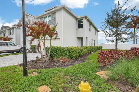 Touwnhouse à vendre à Stuart, Floride: 3 chambres, 167.6 m2 № 2048000 - photo 2