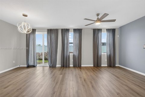 Touwnhouse à vendre à Stuart, Floride: 3 chambres, 167.6 m2 № 2048000 - photo 10