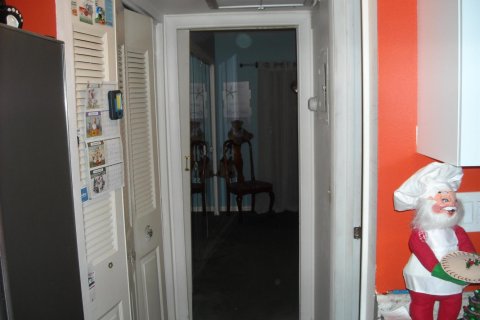 Condo in West Palm Beach, Florida, 1 bedroom № 2258145 - photo 6