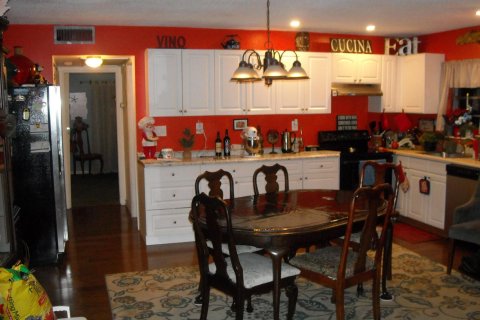 Condo in West Palm Beach, Florida, 1 bedroom № 2258145 - photo 2