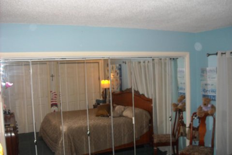Condo in West Palm Beach, Florida, 1 bedroom № 2258145 - photo 10
