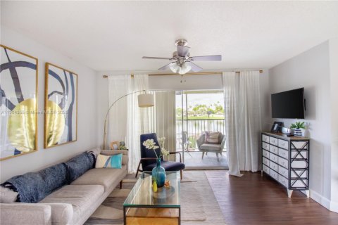 Appartement à louer à Miami Lakes, Floride: 2 chambres, 97.55 m2 № 1954908 - photo 7