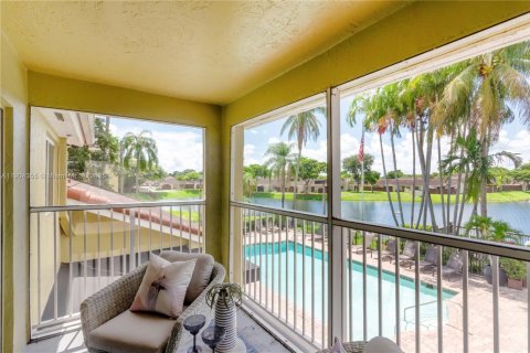 Appartement à louer à Miami Lakes, Floride: 2 chambres, 97.55 m2 № 1954908 - photo 2