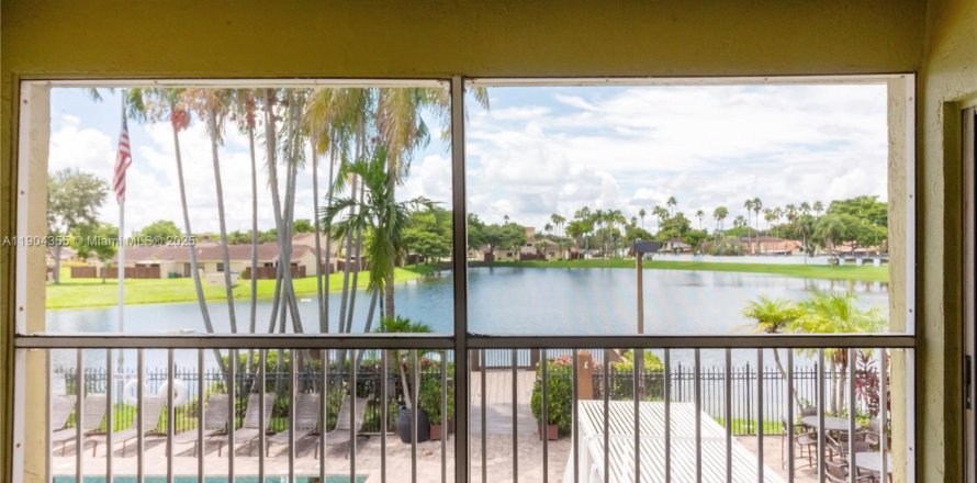 Appartement à Miami Lakes, Floride 2 chambres, 97.55 m2 № 1954908