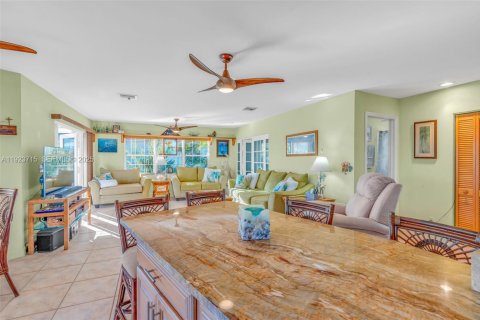 Casa en venta en Big Pine Key, Florida, 3 dormitorios, 169.08 m2 № 1981987 - foto 7