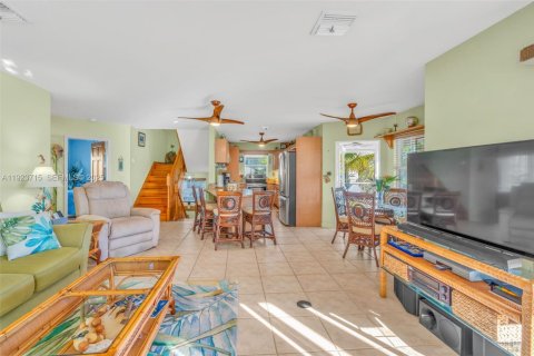 Casa en venta en Big Pine Key, Florida, 3 dormitorios, 169.08 m2 № 1981987 - foto 2