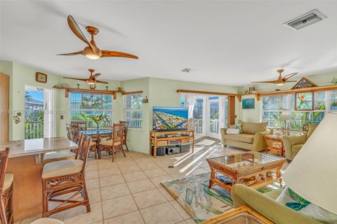 Casa en venta en Big Pine Key, Florida, 3 dormitorios, 169.08 m2 № 1981987 - foto 11