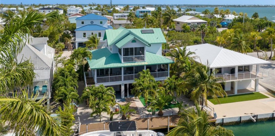 Casa en Big Pine Key, Florida 3 dormitorios, 169.08 m2 № 1981987
