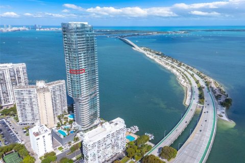 Condo in Miami, Florida, 3 bedrooms № 2243979