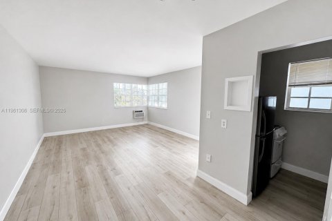 Снять в аренду квартиру в Майами-Бич, Флорида 37.63м2, № 2080052 - фото 6