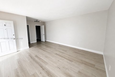 Снять в аренду квартиру в Майами-Бич, Флорида 37.63м2, № 2080052 - фото 7