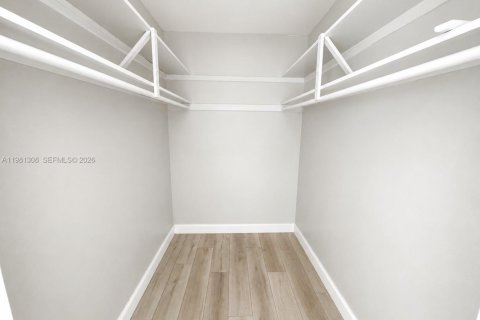 Снять в аренду квартиру в Майами-Бич, Флорида 37.63м2, № 2080052 - фото 4