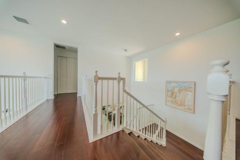 House in Royal Palm Beach, Florida 5 bedrooms, 368.54 sq.m. № 2261254 - photo 22
