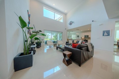 House in Royal Palm Beach, Florida 5 bedrooms, 368.54 sq.m. № 2261254 - photo 12
