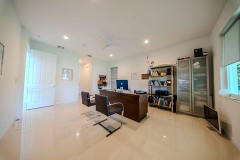 House in Royal Palm Beach, Florida 5 bedrooms, 368.54 sq.m. № 2261254 - photo 16