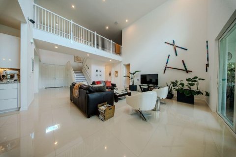 House in Royal Palm Beach, Florida 5 bedrooms, 368.54 sq.m. № 2261254 - photo 11