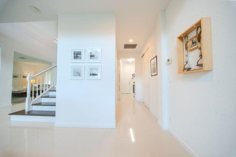 House in Royal Palm Beach, Florida 5 bedrooms, 368.54 sq.m. № 2261254 - photo 19