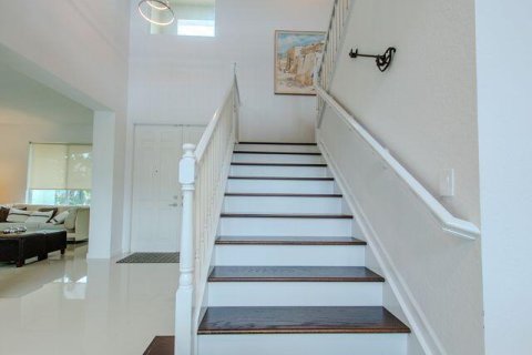 House in Royal Palm Beach, Florida 5 bedrooms, 368.54 sq.m. № 2261254 - photo 21