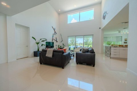 House in Royal Palm Beach, Florida 5 bedrooms, 368.54 sq.m. № 2261254 - photo 7
