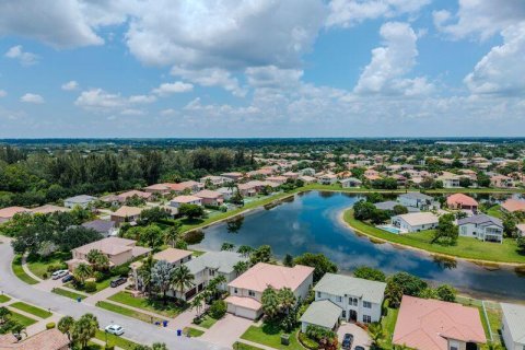 House in Royal Palm Beach, Florida 5 bedrooms, 368.54 sq.m. № 2261254 - photo 2