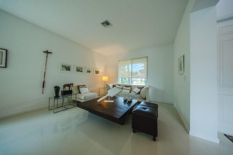 House in Royal Palm Beach, Florida 5 bedrooms, 368.54 sq.m. № 2261254 - photo 5