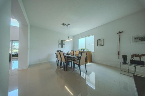 House in Royal Palm Beach, Florida 5 bedrooms, 368.54 sq.m. № 2261254 - photo 6