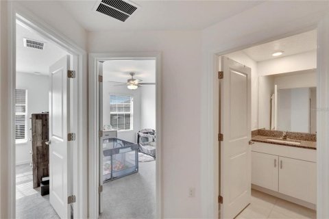 Снять в аренду таунхаус в Сан-Сити-Центр, Флорида 2 комнаты, 158.03м2, № 2102101 - фото 29