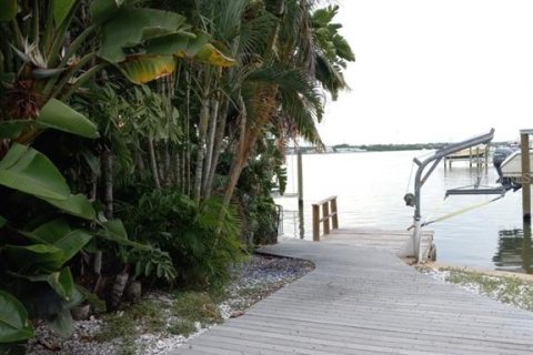 House in Madeira Beach, Florida 2 bedrooms, 118.64 sq.m. № 1666755 - photo 3