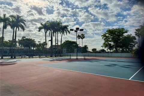 Condo in Hialeah, Florida, 2 bedrooms  № 1460106 - photo 18