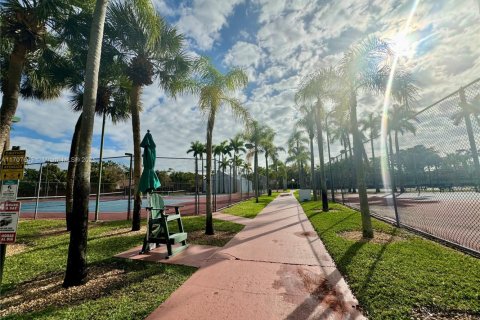 Condo in Hialeah, Florida, 2 bedrooms  № 1460106 - photo 17