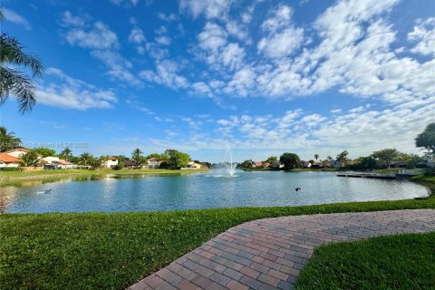 Condo in Hialeah, Florida, 2 bedrooms  № 1460106 - photo 2
