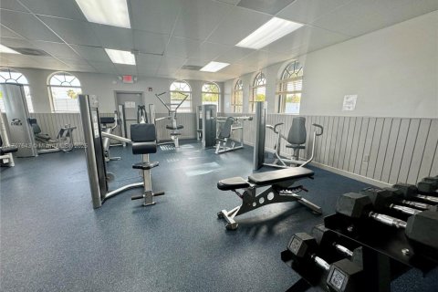 Condo in Hialeah, Florida, 2 bedrooms  № 1460106 - photo 23