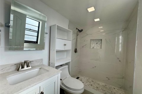 Condo in Hialeah, Florida, 2 bedrooms  № 1460106 - photo 3