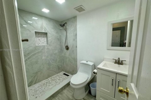 Condo in Hialeah, Florida, 2 bedrooms  № 1460106 - photo 4