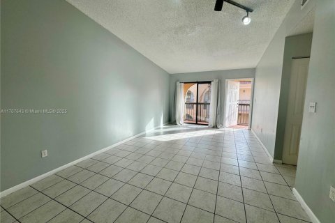 Condo in Hialeah, Florida, 2 bedrooms  № 1460106 - photo 20
