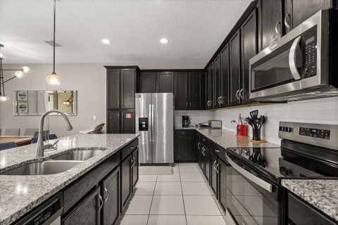Touwnhouse à vendre à Kissimmee, Floride: 5 chambres, 213.12 m2 № 1796710 - photo 13