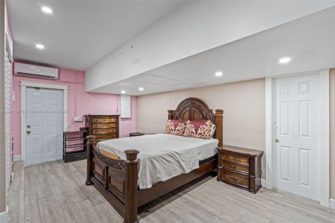 House in Cutler Bay, Florida 4 bedrooms, 261.98 sq.m. № 1968759 - photo 11