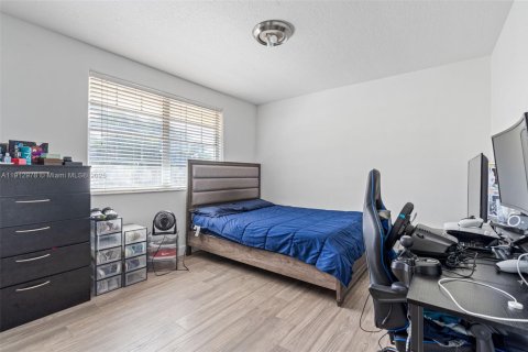 House in Cutler Bay, Florida 4 bedrooms, 261.98 sq.m. № 1968759 - photo 15