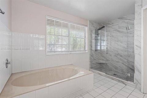 House in Cutler Bay, Florida 4 bedrooms, 261.98 sq.m. № 1968759 - photo 22