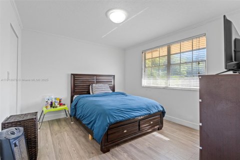 House in Cutler Bay, Florida 4 bedrooms, 261.98 sq.m. № 1968759 - photo 13