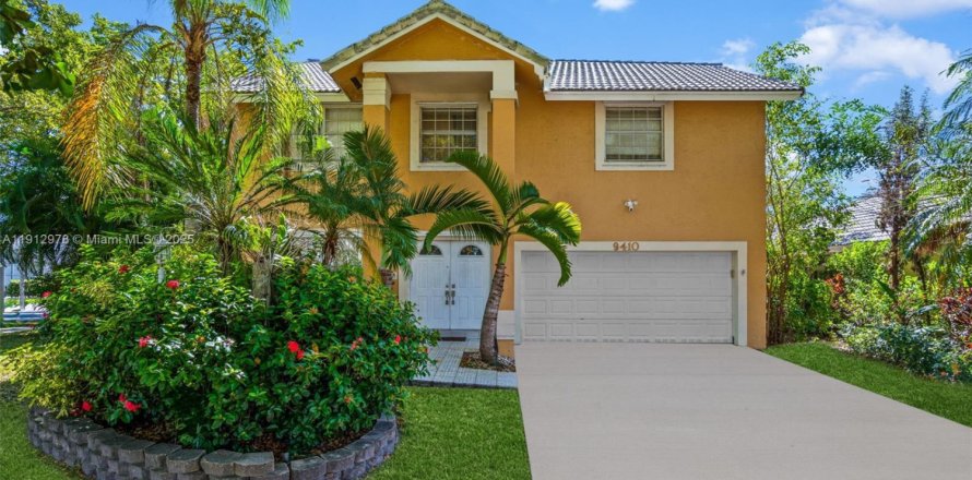 House in Cutler Bay, Florida 4 bedrooms, 261.98 sq.m. № 1968759