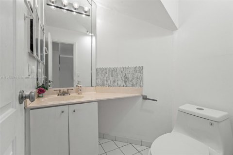 House in Cutler Bay, Florida 4 bedrooms, 261.98 sq.m. № 1968759 - photo 9