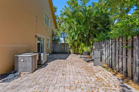 House in Cutler Bay, Florida 4 bedrooms, 261.98 sq.m. № 1968759 - photo 24