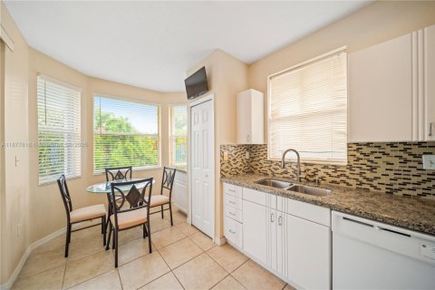 Снять в аренду виллу или дом в Майами, Флорида 3 спальни, 145.86м2, № 1949341 - фото 14