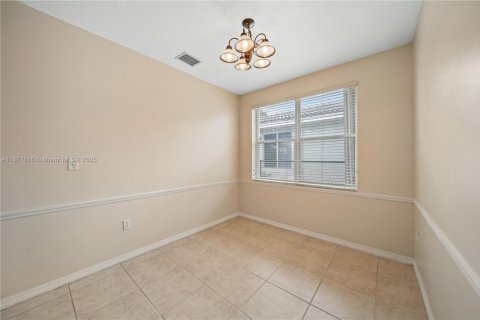 Снять в аренду виллу или дом в Майами, Флорида 3 спальни, 145.86м2, № 1949341 - фото 8