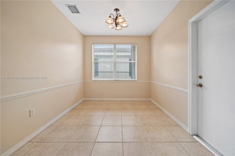 Снять в аренду виллу или дом в Майами, Флорида 3 спальни, 145.86м2, № 1949341 - фото 7