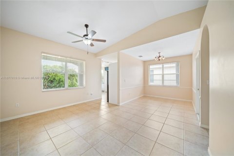 Снять в аренду виллу или дом в Майами, Флорида 3 спальни, 145.86м2, № 1949341 - фото 9