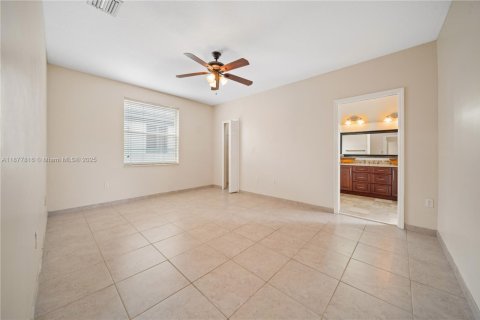 Снять в аренду виллу или дом в Майами, Флорида 3 спальни, 145.86м2, № 1949341 - фото 15
