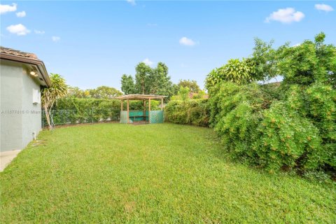 Снять в аренду виллу или дом в Майами, Флорида 3 спальни, 145.86м2, № 1949341 - фото 28